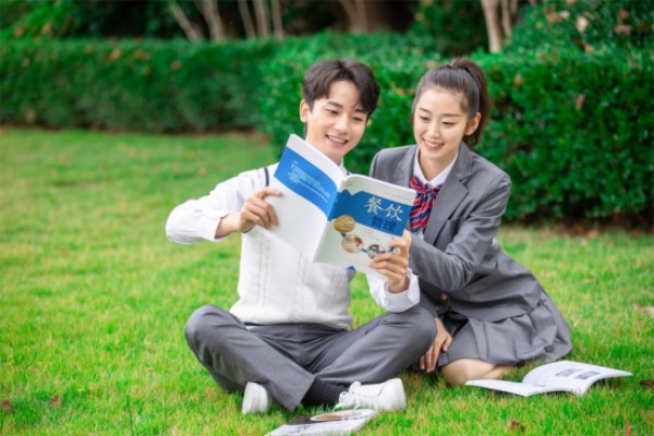 来青海新东方学“AI偷不走的本事”：厨师的“金饭碗”永远有温度